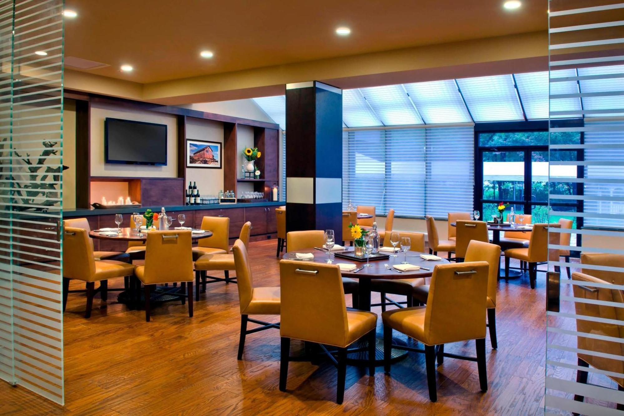 Trumbull Marriott Shelton Ресторант снимка