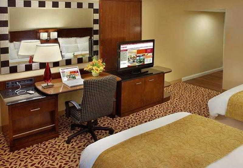 Trumbull Marriott Shelton Екстериор снимка